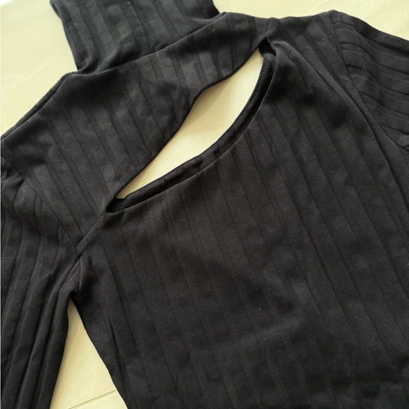 Zara Women’s Cut-Out Mock Neck Top - Picture 2 of 2